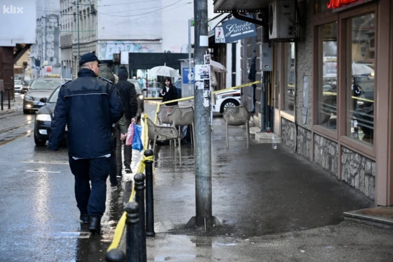 PUCNJAVA U SARAJEVU! Maskirani napadači otvorili vatru iz dva vozila u pokretu?!