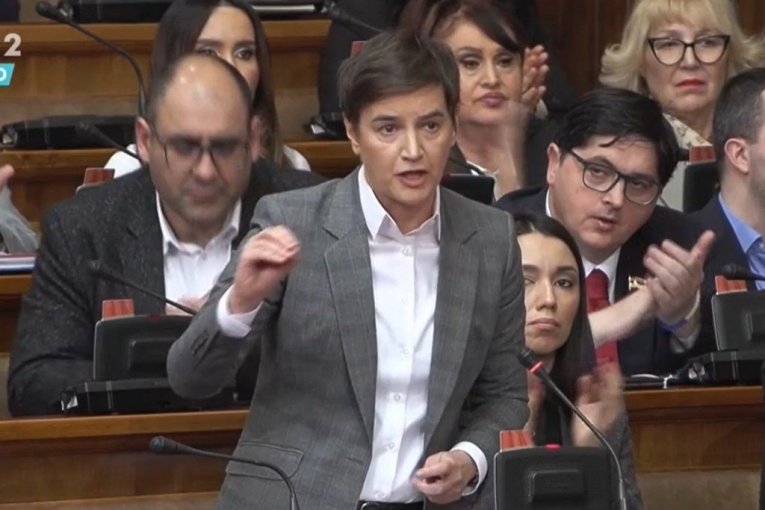 "KAKO DOZVOLJAVATE SEBI DA SEDITE PORED ČOVEKA KOJI JE OVAKVE STVARI PISAO ŽENI?" Brnabić o strahovitim pretnjama Željka Veselinovića!