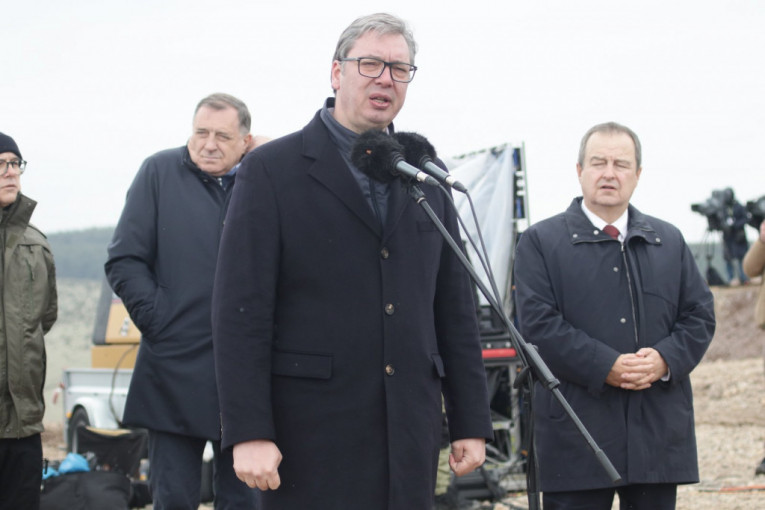 "TAKO TREBA DA NAM IZGLEDAJU TENKOVI" Vučić nakon izvanrednih rezultata na Pešteru - Zadovoljan sam ukupnom spremnošću naše Vojske