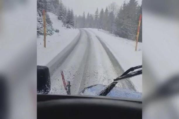 EVO GDE OVOG JUTRA U SRBIJI IMA SNEGA! U kombinaciji sa gustom maglom može biti jako opasan, vozačima se savetuje oprez