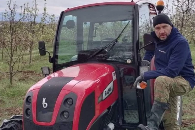 NUDILI MU SILNE NOVCE, ALI JEZDA NE DA IMANJE: Slavni glumac odbio da proda destileriju i gazdinstvo u Zabrdici