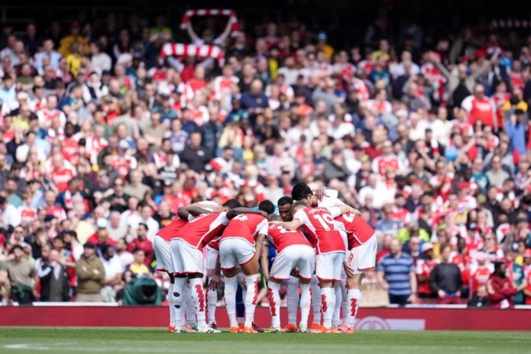 BIVŠI ENGLESKI REPREZENTATIVAC MENJA PLOČU: Legendarni fudbaler uputio izvinjenje navijačima Arsenala!