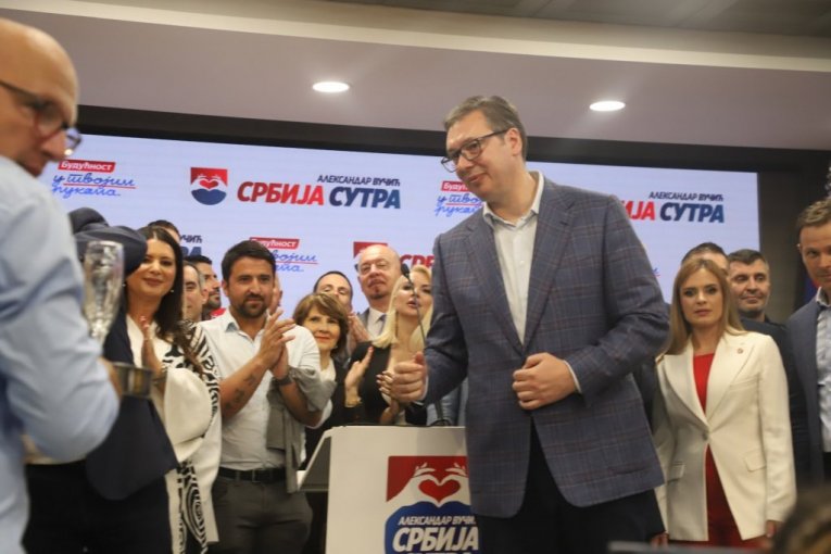 MEDIJI IZ REGIONA O IZBORIMA U SRBIJI: Vučićeva neverovatno ubedljiva pobeda i haos s kol-centrima obeležili dan glasanja