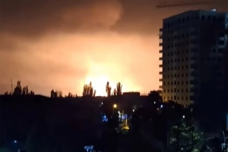 CELA BENZINSKA PUMPA ODLETELA U VAZDUH! Stravična eksplozija u Jerevanu! (VIDEO)