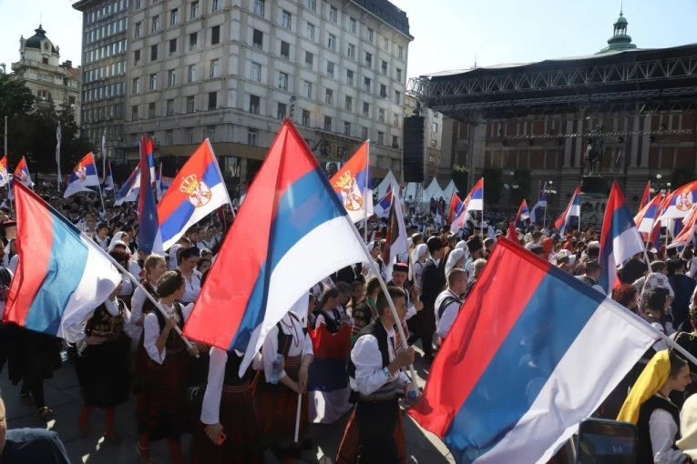 JEDAN NAROD, JEDAN SABOR - SRBIJA I SRPSKA! Istorijska svečanost na Trgu republike je upravo počela! (FOTO/VIDEO)
