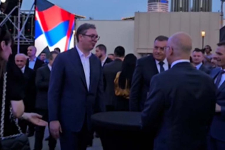 "BORIĆEMO SE MUDROM POLITIKOM, ČUVATI GLAVE NAŠIH LJUDI..."! Vučić poslao važnu poruku posle Svesrpskog sabora, a tiče se Republike Srpske! (VIDEO)