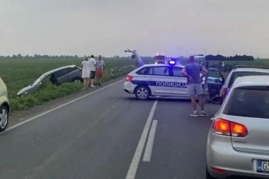 AUTOMOBIL SLETEO SA PUTA: Saobraćajka kod Bačkog Petrovca! (FOTO)