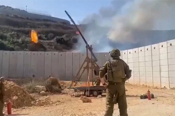 IZRAELSKA VOJSKA UPOTREBILA SREDNJOVEKOVNO ORUŽJE PROTIV HEZBOLAHA! Vatrene kugle lansirane na Liban! (VIDEO)
