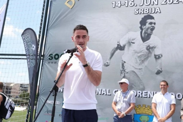 LEGENDA ŽIVI: U čast velikog čoveka i igrača - Saša Zdjelar zvanično otvorio "Dragan Mance kup 2024"! (FOTO GALERIJA, VIDEO)
