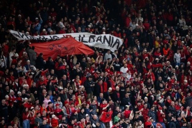 ALBANCI PRAVE HAOS PO NEMAČKOJ! Bruka u Dortmundu! Razvijena zastava UČK i "Velike Albanije"! Srbi su META!