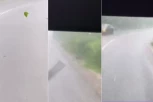 JAKO NEVREME POGODILO ZLATIBOR: Ljudi sklanjali automobile, grad uništio sadnice u okolnim selima (VIDEO)