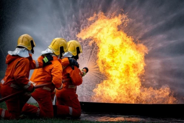 EKSPLOZIJA NA BENZINSKOJ PUMPI! Poginulo 10 ljudi, među njima i deca!