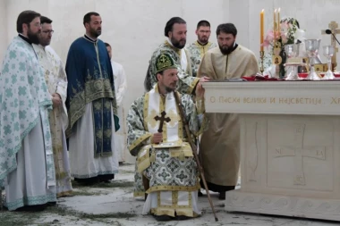 NOVA SVETLOST U HRAMU KOJI JE BIO SRUŠEN DO TEMELJA: Slava obnovljene Saborne crkve u Mostaru okupila brojne vernike