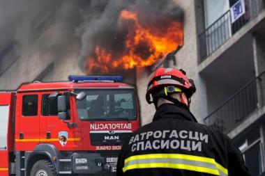 VATRENA STIHIJA "GUTA" OBJEKAT U NOVOM SADU: Vatrogasci odmah stupili u gašenje požara (FOTO)