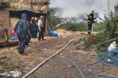 ČAK 15 SELA BEZ STRUJE POSLE DANAŠNJE OLUJE, GROM UDARIO U ŠTALU, OD VOĆNJAKA NIŠTA OSTALO NIJE! Apokaliptične scene u Gadžinom Hanu posle nevremena! (FOTO)