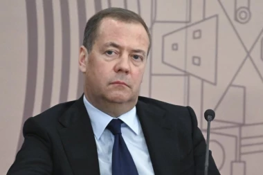 MEDVEDEV OPASNO ZAPRETIO: Ruski tenkovi biće u Berlinu!