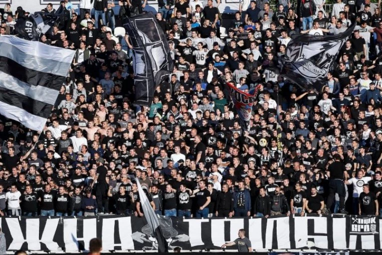 GROBARI SE OGLASILI I SPOMENULI DERBI: Poznato da li će Partizan imati podršku protiv Zvezde