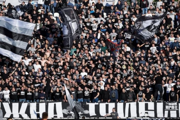 GROBARI SE OGLASILI I SPOMENULI DERBI: Poznato da li će Partizan imati podršku protiv Zvezde