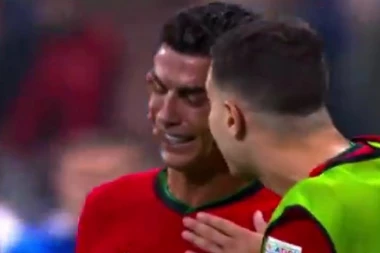 SUZE KOJE SU OBIŠLE PLANETU! Ronaldo PLAKAO kao kiša, zbog promašenog PENALA! Igrači ga OVAKO tešili! (VIDEO)