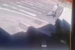 KRAĐA U MIRIJEVU: Vozaču dostavnog kombija otuđeno vozilo dok je iznosio robu (VIDEO)