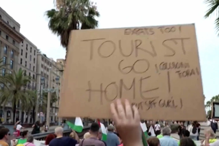 NE MOGU DA ŽIVE OD TURISTA: Stanovnici Barselone ustali protiv stranih posetilaca, evo šta zahtevaju od vlasti (VIDEO)