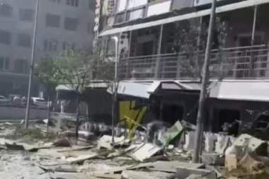 RUSI GRANATIRALI DEČJU BOLNICU U KIJEVU: Veliki raketni napad na Ukrajinu, eksplozije odjekuju širom zemlje (VIDEO)