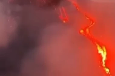 POČELA DA KULJA LAVA! Proradio evropski vulkan, izbacuje VELIKU količinu pepela, formirao se ogroman oblak dima! (VIDEO)