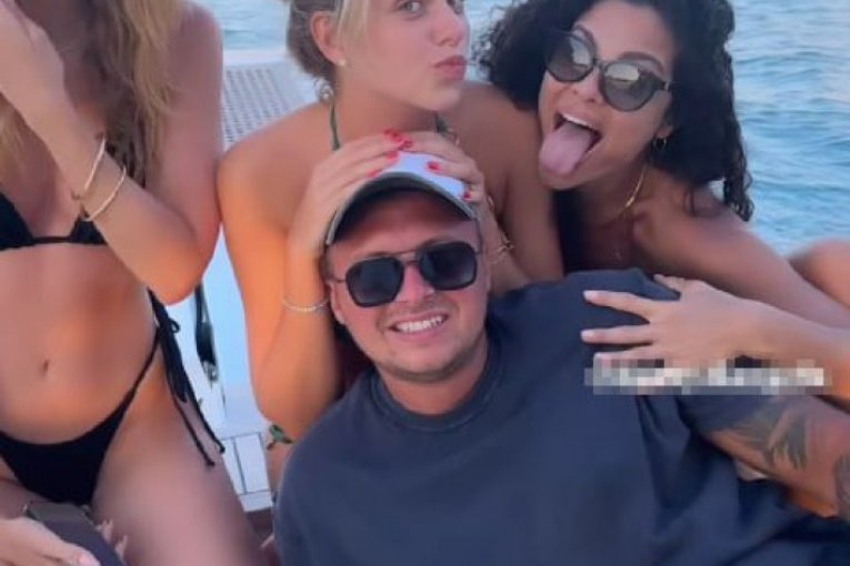 KARIC IN AZIONE SU UNO YACHT!  HAREM tutto intorno a lui, non sa dove andrà prima!  (FOTO)