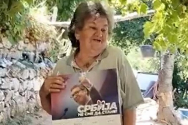 TO MI JE ČETVRTI SIN! Baka Živka iz Bora obožava predsednika Vučića: "Volim ga, njegovu sliku držim pored kreveta" (VIDEO)