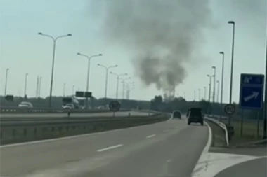 VELIKI POŽAR U NOVOM SADU! Gust crni dim nad ovim delom grada! (VIDEO)