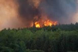 ZATVOREN POZNATI AERODROM ZBOG STRAHOVITIH POŽARA: Vatrogasci muku muče sa stihijom, na terenu avioni i helikopteri (FOTO)