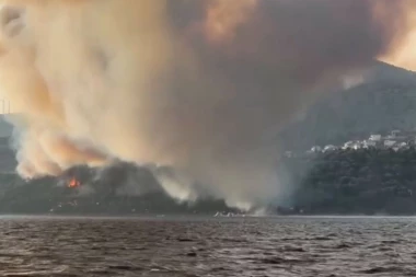 VATRA STIGLA DO KUĆA, TURISTI BEŽE IZ HOTELA: Stravičan požar u Segetu Donjem guta sve pred sobom! (FOTO/VIDEO)