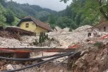 STRAVIČNO NEVREME NAPRAVILO HAOS! Izlila se REKA, uništeno 10 kuća, ljudi HITNO evakuisani! Bujica sa KAMENJEM lomila sve pred sobom! (FOTO)