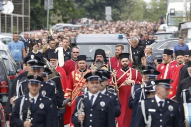 ODJEK SLOVA VLADIKE JEROTEJA NA OPELU POSTRADALOM POLICAJCU KRSMANOVIĆU: Pucnji u Nikolu i Vjekoslava su pucnji u svakog od nas!