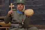 JOVANA JEREMIĆ UZELA KRST I PUŠKU, PA OBUKLA UNIFORMU: Porukom za SRPSKI NAROD pokrenula buru na mrežama! (VIDEO)