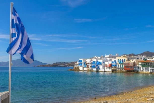 HAOS U GRČKOJ ZBOG SRPKINJE! Drama na plaži nastala u sekundi, svi POJURILI KA NJOJ, a onda usledila MISTERIJA