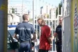 ZAVRŠEN PRETRES ŠTEK STANA PLAĆENOG UBICE! Policija odvela Amerikanca u lisicama (FOTO/VIDEO)