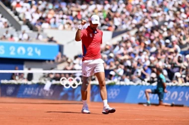 MOĆNI NOLE GAZI NADALA: Rafa nije znao šta ga je snašlo, posle ovog poena aplaudirao Đokoviću! (VIDEO)