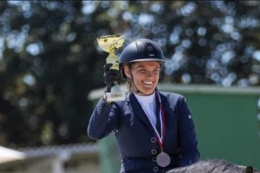 SESTRIČINA POZNATE PEVAČICE NIŽE USPEHE: Prelepa Teodora na krilima svog MOĆNOG konja do medalje!