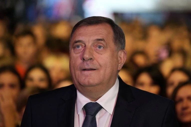 "PONAŠA SE KAO NENAVOĐENA RAKETA": Milorad Dodik opleo po predsedavajućoj Saveta Ministara