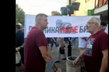 POGLEDAJTE KAKO BIJE DOKTOR BRANIMIR NESTOROVIĆ! Vremešan, ali udara i rukama i nogama! SUKOB NA PROTESTU U OBRENOVCU! (VIDEO)