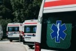 PRETRČAVALA ULICU KADA JE NA NJU NALETEO "ŠEVROLET": Žena hitno hospitalizivana - horor kod Lazarevca!