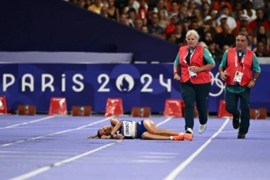 ŠOKANTNE SCENE NA OI: ŽENE TRČALE PORED ONESVEŠĆENOG TELA! Atletičarka kolabirala usred trke