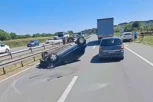 TEŠKA NEZGODA KOD POŽAREVCA: Auto završio na krovu (VIDEO)