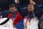 KAKAV HIT NA DODELI MEDALJA! Šeik čeka da ga Bogdan primeti, a on se zagledao u NJEGA (VIDEO)