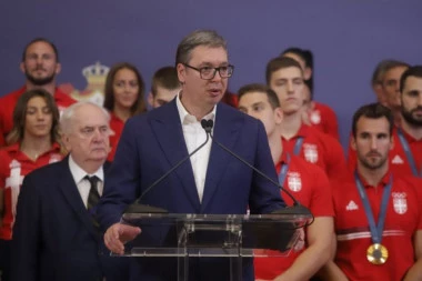 HVALA VAM ZA SVAKU KAP ZNOJA I ŠTO TOLIKO VOLITE SRBIJU! Emotivna objava predsednika Vučića sa dočeka olimpijaca! (VIDEO)