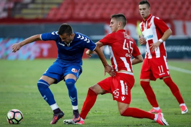 SUPERLIGAŠKO POJAČANJE: Desna strana terena je od danas "zaključana"! (FOTO GALERIJA)