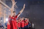 ALEKSA KAO IVKO, DANIMA SLAVI MEDALJU IZ PARIZA! Posle ŽURKE u Beogradu i Parizu, Avramović LUMPOVAO u rodnom Čačku! (VIDEO)