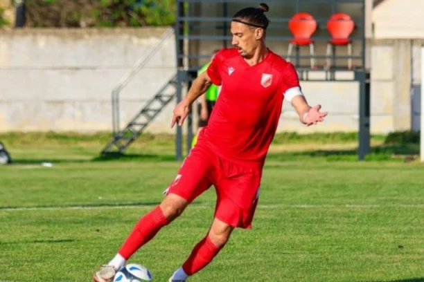 KAPITEN DOBANOVČANA SVOJU 21. SEZONU DOČEKUJE SA NEOPISIVIM SPORTSKIM ELANOM: Nova Budućnost napada beogradski „Sever“! (FOTO GALERIJA)