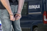 POKUŠAO DA PODMITI POLICAJCE, PA MU ODMAH STAVLJENE LISICE NA RUKE: Priveden muškarac (37) u Zrenjaninu